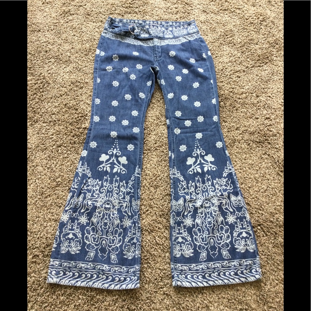 FREE PEOPLE PRINTED JOURNEY FLARE BELTED JEANS 27